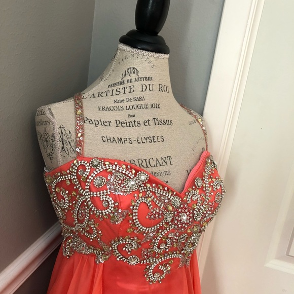 NEW SHERRI HILL SZ 12 CORAL JEWELED CHIFFON HALTER FORMAL DRESS - Picture 5 of 15